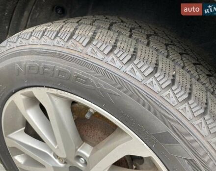 Серый Хендай Санта Фе, объемом двигателя 2.36 л и пробегом 185 тыс. км за 13950 $, фото 7 на Automoto.ua