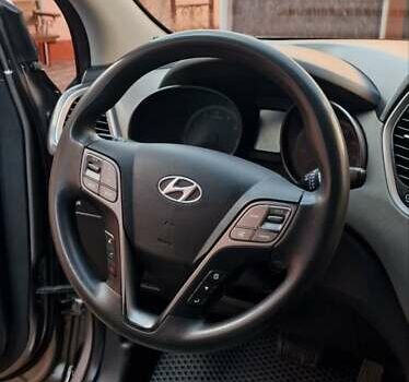 Серый Хендай Санта Фе, объемом двигателя 2.36 л и пробегом 145 тыс. км за 14200 $, фото 6 на Automoto.ua