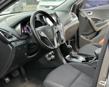 Серый Хендай Санта Фе, объемом двигателя 2.4 л и пробегом 147 тыс. км за 17399 $, фото 6 на Automoto.ua