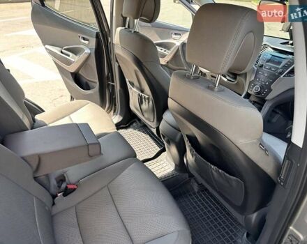 Сірий Хендай Санта Фе, об'ємом двигуна 2.4 л та пробігом 117 тис. км за 17950 $, фото 12 на Automoto.ua