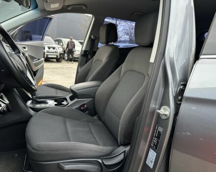 Серый Хендай Санта Фе, объемом двигателя 2.4 л и пробегом 147 тыс. км за 17399 $, фото 7 на Automoto.ua