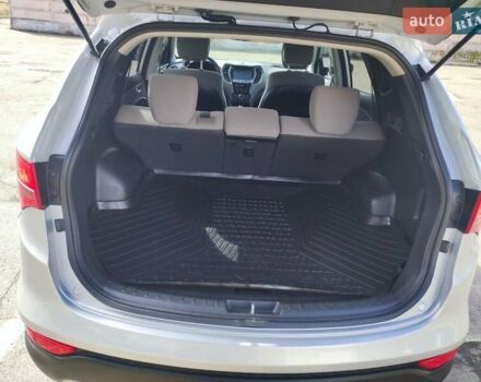 Серый Хендай Санта Фе, объемом двигателя 2.36 л и пробегом 200 тыс. км за 13600 $, фото 9 на Automoto.ua