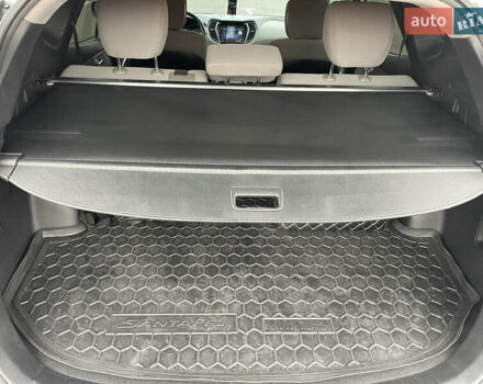 Серый Хендай Санта Фе, объемом двигателя 2.36 л и пробегом 183 тыс. км за 13800 $, фото 46 на Automoto.ua