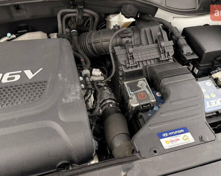 Серый Хендай Санта Фе, объемом двигателя 2 л и пробегом 126 тыс. км за 19000 $, фото 4 на Automoto.ua