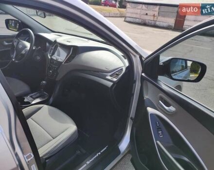 Серый Хендай Санта Фе, объемом двигателя 2.36 л и пробегом 200 тыс. км за 13600 $, фото 10 на Automoto.ua