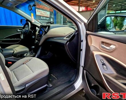 Серый Хендай Санта Фе, объемом двигателя 2.4 л и пробегом 200 тыс. км за 14000 $, фото 5 на Automoto.ua