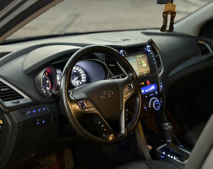 Серый Хендай Санта Фе, объемом двигателя 2 л и пробегом 207 тыс. км за 18500 $, фото 13 на Automoto.ua