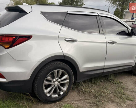 Серый Хендай Санта Фе, объемом двигателя 2 л и пробегом 126 тыс. км за 19000 $, фото 6 на Automoto.ua