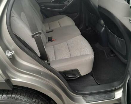 Серый Хендай Санта Фе, объемом двигателя 2.36 л и пробегом 285 тыс. км за 12700 $, фото 8 на Automoto.ua