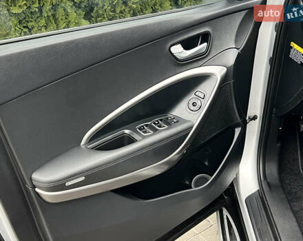 Серый Хендай Санта Фе, объемом двигателя 2 л и пробегом 194 тыс. км за 17900 $, фото 21 на Automoto.ua