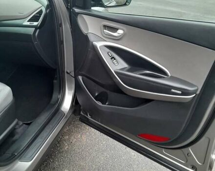 Серый Хендай Санта Фе, объемом двигателя 2.36 л и пробегом 285 тыс. км за 12700 $, фото 10 на Automoto.ua