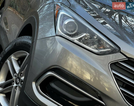 Серый Хендай Санта Фе, объемом двигателя 2.36 л и пробегом 147 тыс. км за 14700 $, фото 25 на Automoto.ua