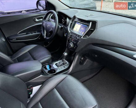 Серый Хендай Санта Фе, объемом двигателя 2 л и пробегом 137 тыс. км за 20500 $, фото 14 на Automoto.ua