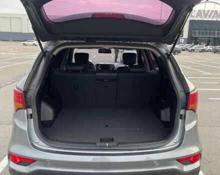 Серый Хендай Санта Фе, объемом двигателя 2 л и пробегом 160 тыс. км за 19700 $, фото 11 на Automoto.ua