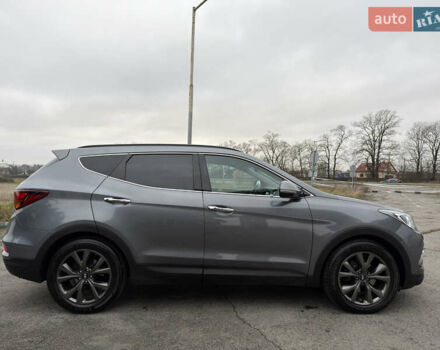 Серый Хендай Санта Фе, объемом двигателя 2.2 л и пробегом 131 тыс. км за 24000 $, фото 16 на Automoto.ua
