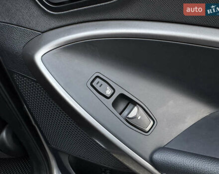 Серый Хендай Санта Фе, объемом двигателя 2 л и пробегом 137 тыс. км за 20500 $, фото 18 на Automoto.ua