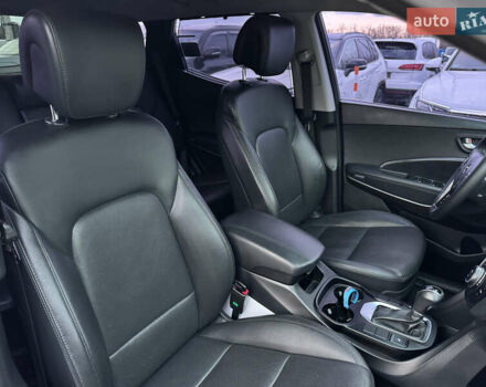 Серый Хендай Санта Фе, объемом двигателя 2 л и пробегом 137 тыс. км за 20500 $, фото 15 на Automoto.ua