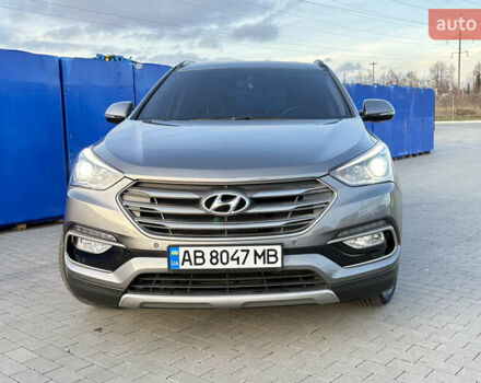 Серый Хендай Санта Фе, объемом двигателя 2 л и пробегом 214 тыс. км за 18700 $, фото 1 на Automoto.ua