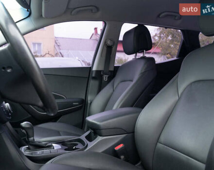 Сірий Хендай Санта Фе, об'ємом двигуна 2.2 л та пробігом 135 тис. км за 18300 $, фото 15 на Automoto.ua