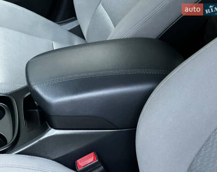 Серый Хендай Санта Фе, объемом двигателя 2.36 л и пробегом 147 тыс. км за 14700 $, фото 84 на Automoto.ua