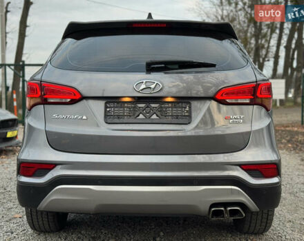 Серый Хендай Санта Фе, объемом двигателя 2 л и пробегом 137 тыс. км за 20500 $, фото 5 на Automoto.ua