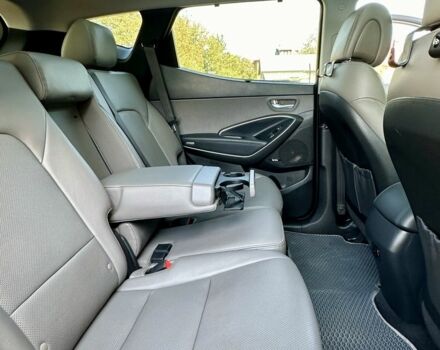 Серый Хендай Санта Фе, объемом двигателя 2 л и пробегом 104 тыс. км за 19400 $, фото 4 на Automoto.ua