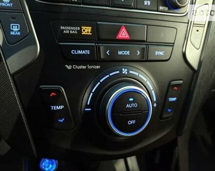 Серый Хендай Санта Фе, объемом двигателя 2 л и пробегом 162 тыс. км за 22700 $, фото 8 на Automoto.ua