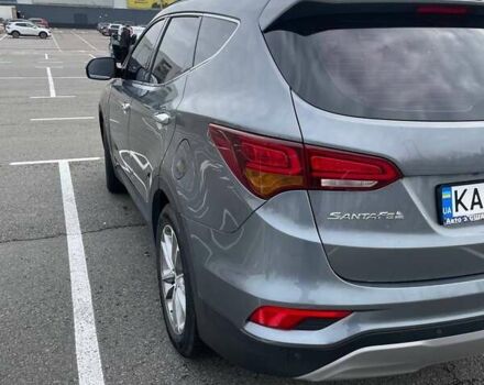 Серый Хендай Санта Фе, объемом двигателя 2 л и пробегом 160 тыс. км за 19700 $, фото 4 на Automoto.ua