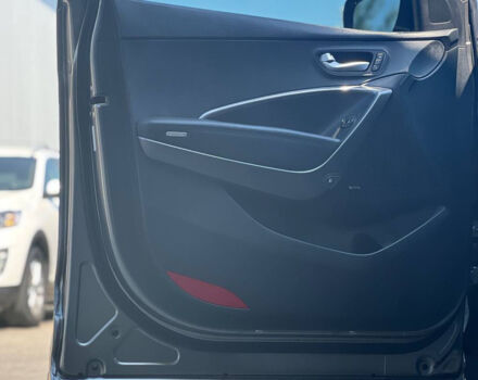 Серый Хендай Санта Фе, объемом двигателя 2 л и пробегом 157 тыс. км за 21000 $, фото 6 на Automoto.ua