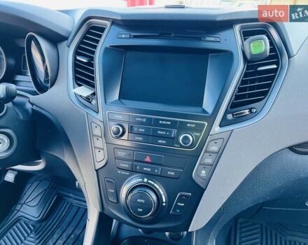 Сірий Хендай Санта Фе, об'ємом двигуна 3.3 л та пробігом 176 тис. км за 15200 $, фото 23 на Automoto.ua