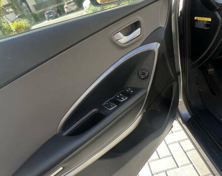 Серый Хендай Санта Фе, объемом двигателя 2.36 л и пробегом 145 тыс. км за 13500 $, фото 17 на Automoto.ua