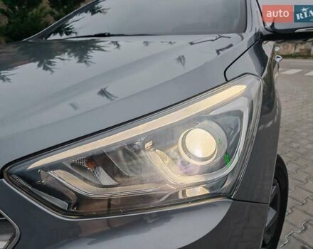 Сірий Хендай Санта Фе, об'ємом двигуна 2.2 л та пробігом 195 тис. км за 19500 $, фото 11 на Automoto.ua