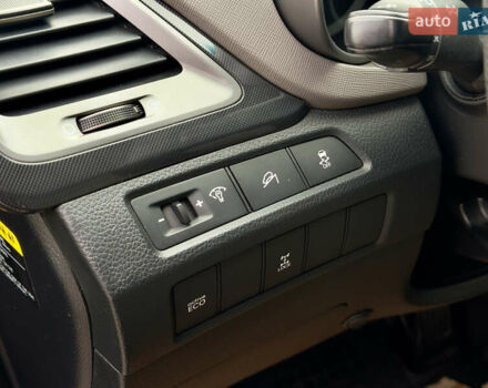 Серый Хендай Санта Фе, объемом двигателя 2.36 л и пробегом 110 тыс. км за 15500 $, фото 22 на Automoto.ua