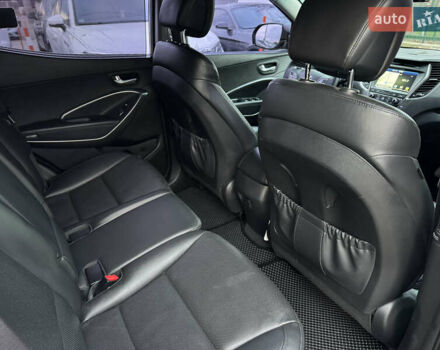 Серый Хендай Санта Фе, объемом двигателя 2 л и пробегом 137 тыс. км за 20500 $, фото 16 на Automoto.ua