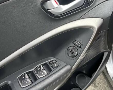 Серый Хендай Санта Фе, объемом двигателя 2 л и пробегом 160 тыс. км за 19700 $, фото 15 на Automoto.ua