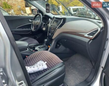 Серый Хендай Санта Фе, объемом двигателя 2.36 л и пробегом 110 тыс. км за 18000 $, фото 8 на Automoto.ua