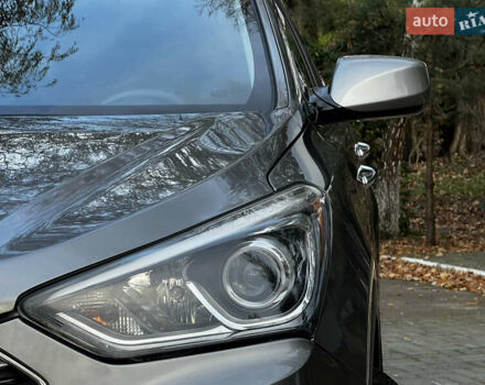 Серый Хендай Санта Фе, объемом двигателя 2.36 л и пробегом 147 тыс. км за 14700 $, фото 13 на Automoto.ua