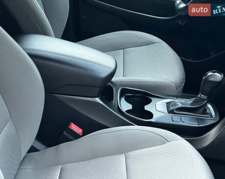 Серый Хендай Санта Фе, объемом двигателя 2.36 л и пробегом 147 тыс. км за 14700 $, фото 99 на Automoto.ua