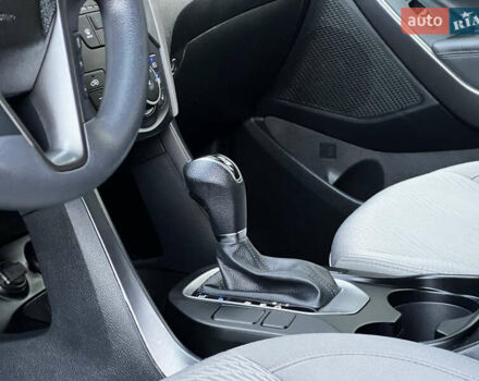 Серый Хендай Санта Фе, объемом двигателя 2.36 л и пробегом 147 тыс. км за 14700 $, фото 82 на Automoto.ua