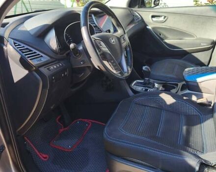 Серый Хендай Санта Фе, объемом двигателя 2.2 л и пробегом 200 тыс. км за 21000 $, фото 4 на Automoto.ua