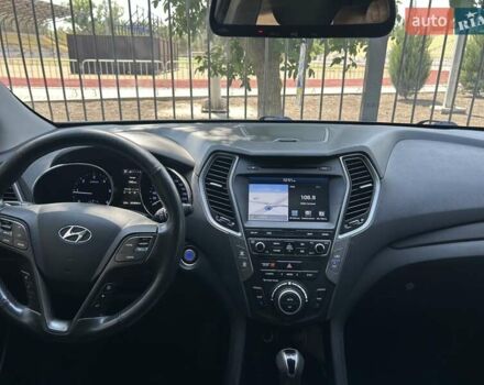 Серый Хендай Санта Фе, объемом двигателя 2.2 л и пробегом 223 тыс. км за 20250 $, фото 2 на Automoto.ua