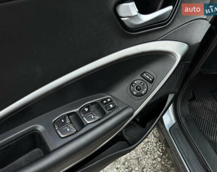 Серый Хендай Санта Фе, объемом двигателя 2 л и пробегом 137 тыс. км за 20500 $, фото 12 на Automoto.ua