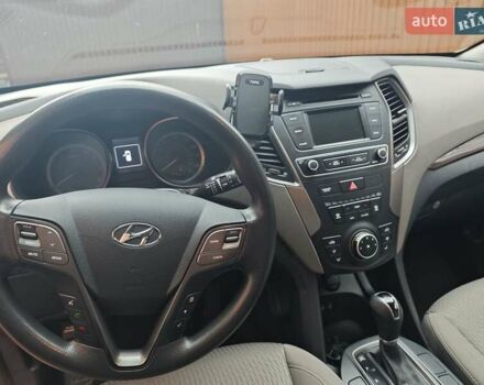 Серый Хендай Санта Фе, объемом двигателя 2.4 л и пробегом 171 тыс. км за 15500 $, фото 4 на Automoto.ua