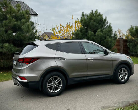 Серый Хендай Санта Фе, объемом двигателя 2.36 л и пробегом 133 тыс. км за 13800 $, фото 8 на Automoto.ua