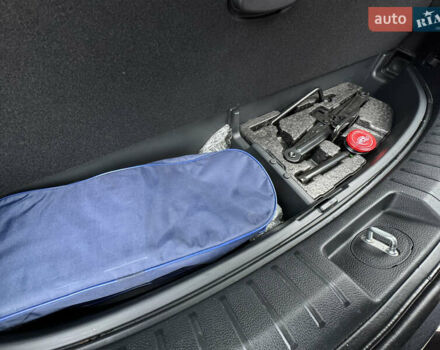 Серый Хендай Санта Фе, объемом двигателя 2.36 л и пробегом 110 тыс. км за 15500 $, фото 36 на Automoto.ua