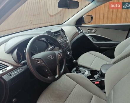 Серый Хендай Санта Фе, объемом двигателя 2.4 л и пробегом 171 тыс. км за 15500 $, фото 3 на Automoto.ua