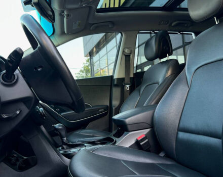 Серый Хендай Санта Фе, объемом двигателя 2 л и пробегом 157 тыс. км за 21000 $, фото 9 на Automoto.ua