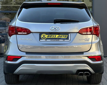 Серый Хендай Санта Фе, объемом двигателя 2 л и пробегом 157 тыс. км за 21000 $, фото 4 на Automoto.ua