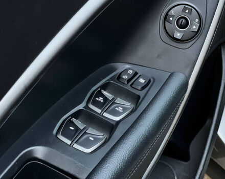 Серый Хендай Санта Фе, объемом двигателя 2 л и пробегом 157 тыс. км за 21000 $, фото 7 на Automoto.ua