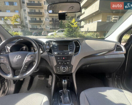 Серый Хендай Санта Фе, объемом двигателя 2.36 л и пробегом 145 тыс. км за 13500 $, фото 15 на Automoto.ua